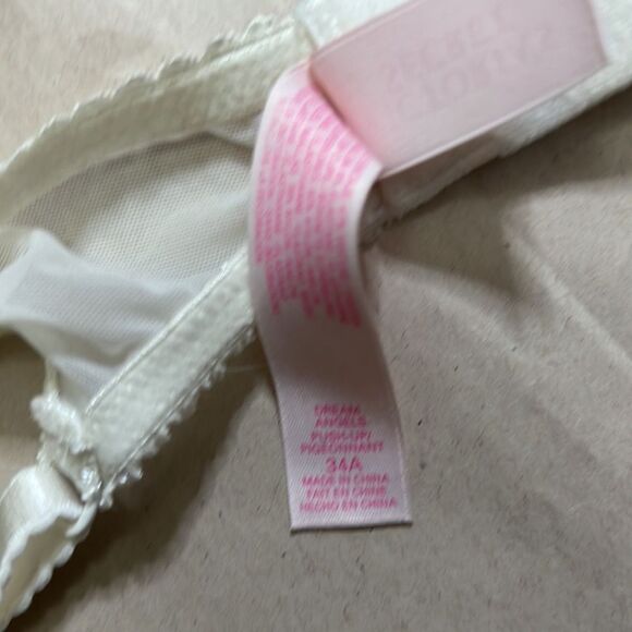 VICTORIA SECRET LACE DREAM ANGELS PUSH UP BRA - Picture 3 of 4